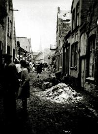 Am 15. Juni 1944 wurde die Stadt Wilster bombardiert - Schäden am Klosterhof