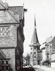 1978 Op de Göten - Altes Rathaus, St. Bartholomäus Kirche in der Stadt Wilster