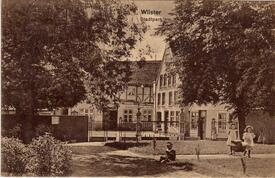 1910 Wende an der Deichstraße, Stadtpark, Gaststätte Waffenhalle in der Stadt Wilster