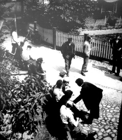 1932 Arbeitsuchende Männer vor dem Arbeitsamt Wilster