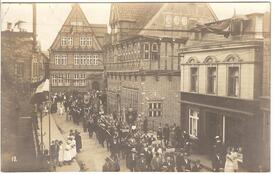 1922 Festumzug auf der Marktstraße – der späteren Op de Göten in der Stadt Wilster