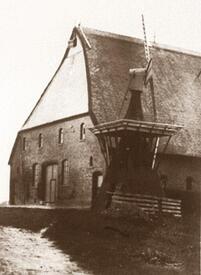 1934 Spinnkopf-Windmühle bei einem Gehöft in Stördorf in der Wilstermarsch