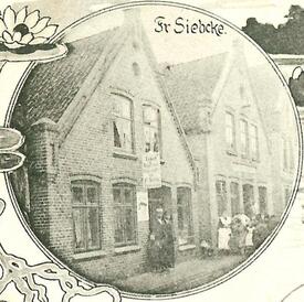 1900 Tabakwarengeschäft Fr. Siebcke an der Straße Landrecht in der Stadt Wilster