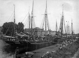 Glückstadt 1930 Fischlogger im Hafen