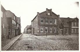 1880  Wilster, nordöstliche Ecke des Markt Platzes, Burger Straße